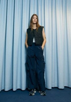 Rains -Rains 0618e702e0854d36ad70f426dfefd2e8