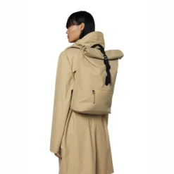 Sac à Dos Rains Unisex Rolltop Rucksack Sand 9 Sac à Dos Rains Unisex Rolltop Rucksack Sand -Rains 13160 sand women 1