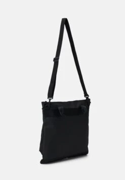 Rains Trail Tote Bag Unisex - Cabas - Black -Rains 65299ecc15234b2eaa852fcbe9379043