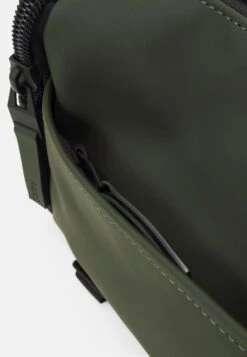 Rains Texel Crossbody Bag Unisex - Sac Bandoulière - Green -Rains 66f65549fe83400d8022ff8ea65d871b