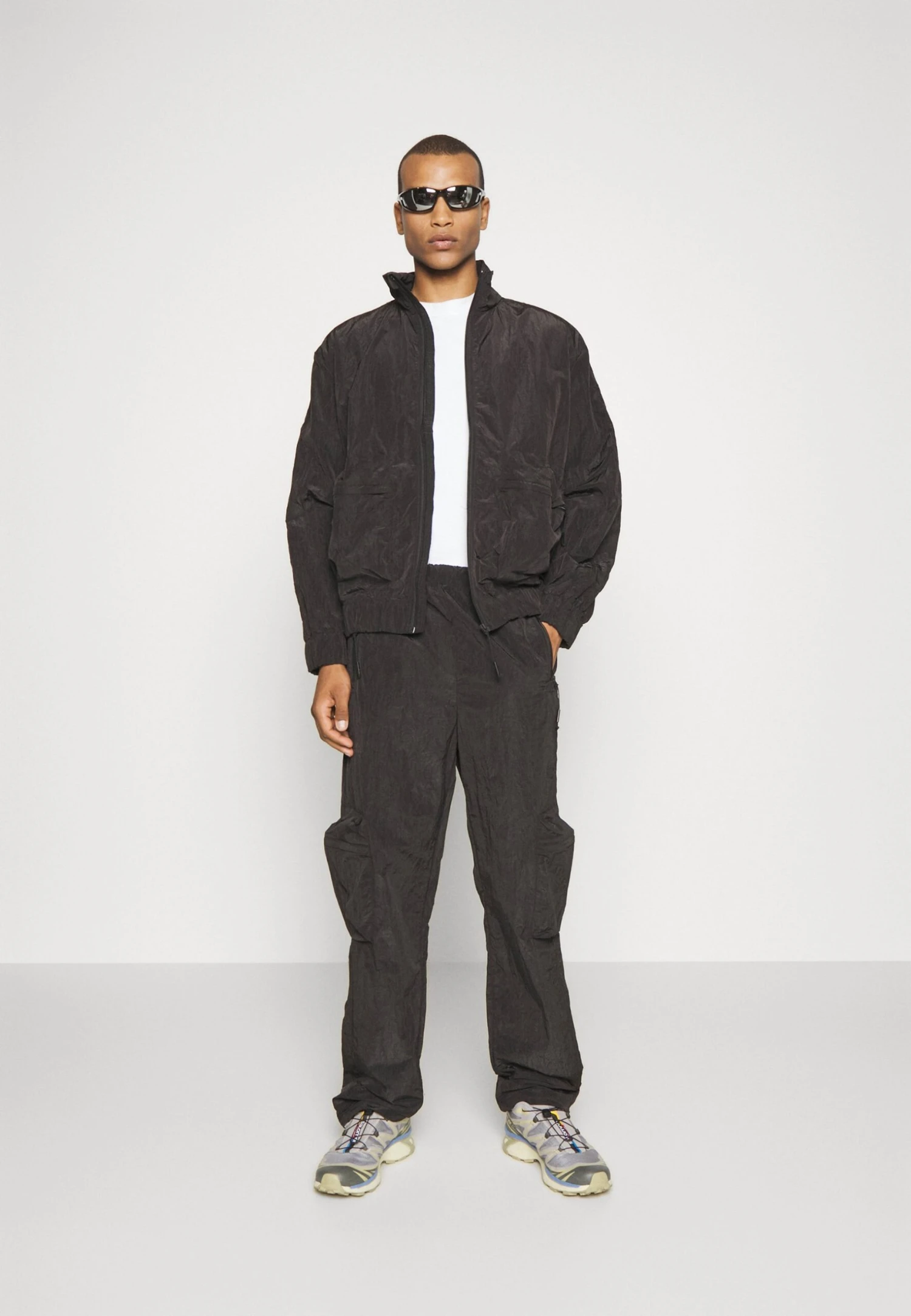 Rains Kano Pants Regular Unisex - Pantalon Cargo - Black 4 Rains Kano Pants Regular Unisex - Pantalon Cargo - Black – Image 2