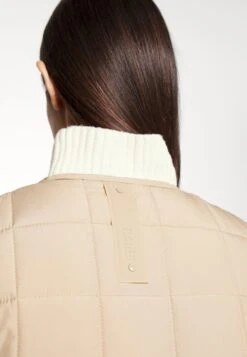 Rains Liner Vest - Veste Sans Manches - Sand -Rains ad9f95e7fd104b2fbca4c5e13691bbe9