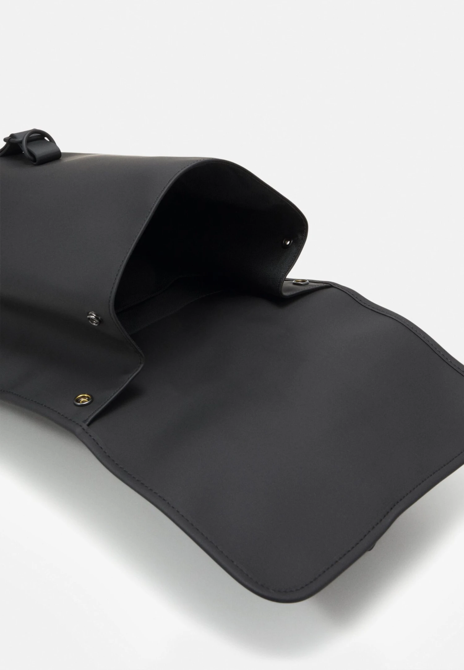 Rains Unisex - Sac À Dos - Black 6 Rains Unisex - Sac À Dos - Black – Image 4