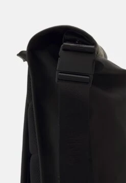 Rains Trail Rolltop Backpack Unisex - Sac À Dos - Black -Rains c50e20ac57af48e5937e47a8205ea5e4